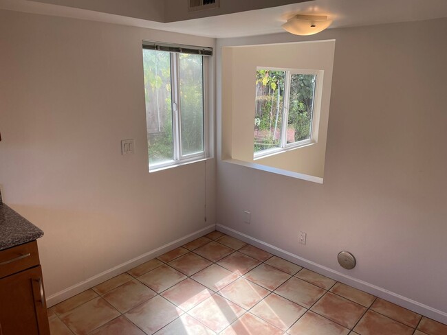 Building Photo - Beautiful Hidden Valley Duplex