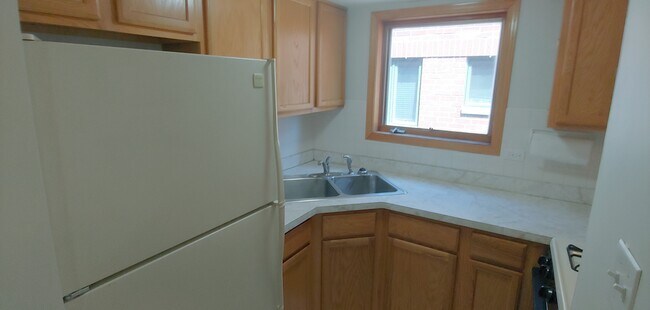 Kitchen - 2148 S China Plz