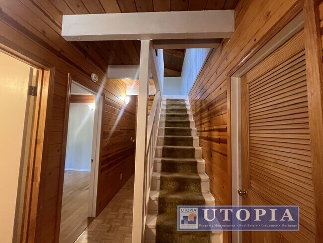 Foto del edificio - 10585 Redwood Dr