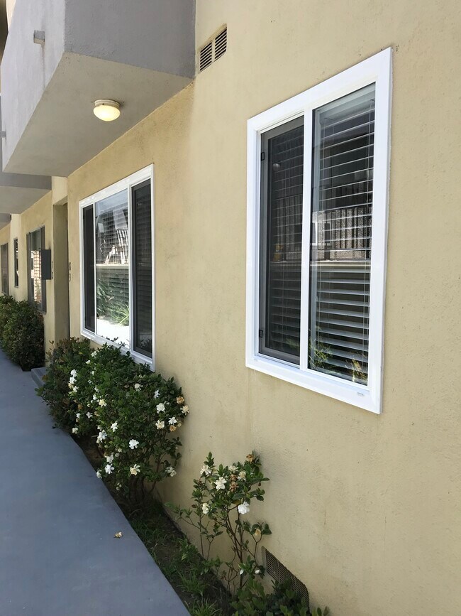 Exterior - 12618 Venice Blvd