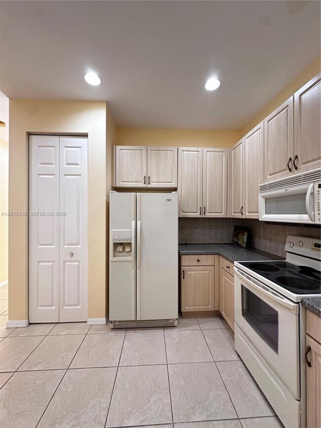 Foto del edificio - 606 Mariner Bay Blvd