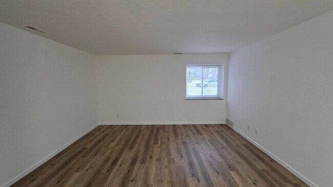 Foto del edificio - 25735 Lorain Rd