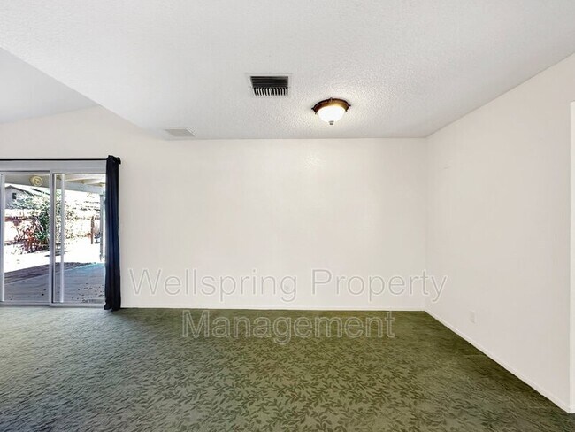 Building Photo - 628 S Gemstone St