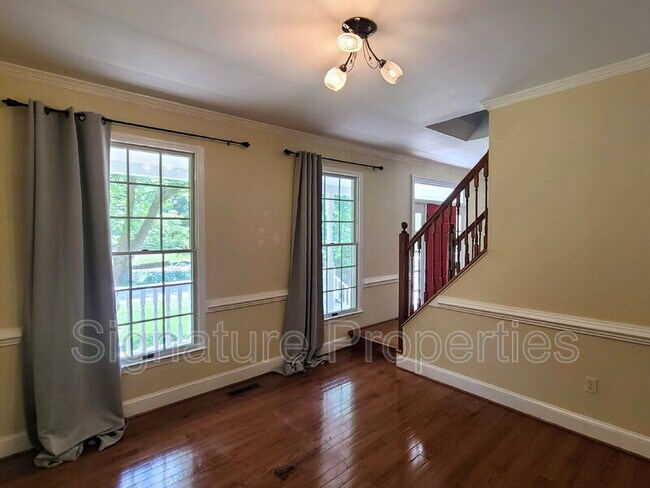 Foto del edificio - 105 Oakwood Dr