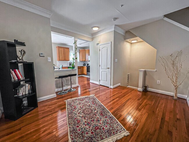 Foto del edificio - Lovely Tri-Level 3 Bedroom 2 Bathroom And ...