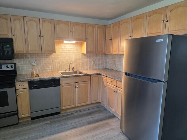 Foto del edificio - 1803 Mineral Spring Ave