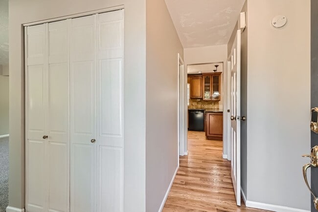 Building Photo - Stunning Home by Arapahoe Lake