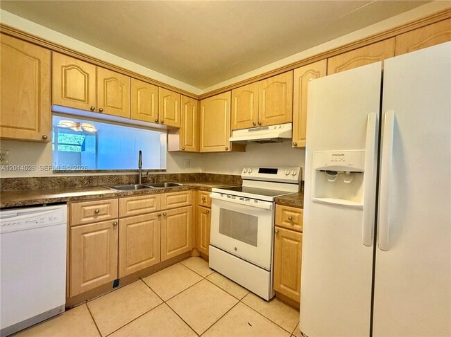 Building Photo - 10875 SW 112th Ave