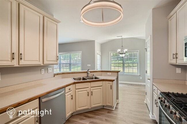 Building Photo - 435 Beckenham Walk Dr