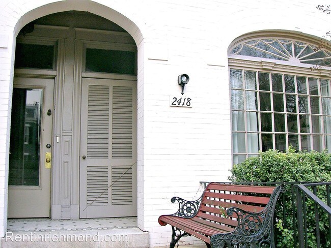 Foto del edificio - 2418 Grove Ave