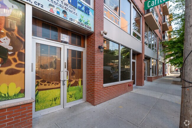 Building Photo - 35-19 Leavitt St