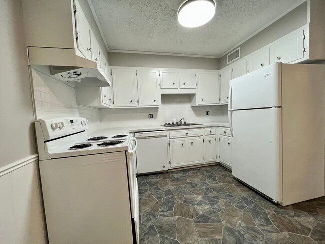 Building Photo - 34 Stoneybrook