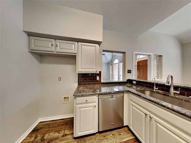 Building Photo - 2209 Chapman Dr