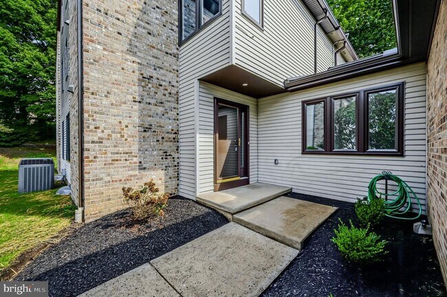 Foto del edificio - 207 Steeplechase Cir