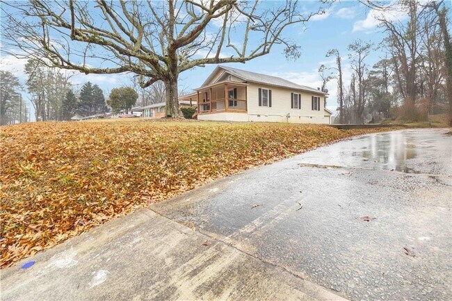 Foto del edificio - 2141 Fairburn Rd SW