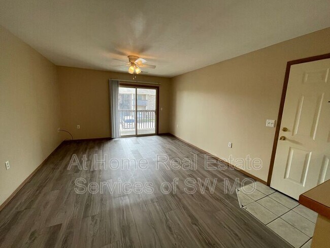 Building Photo - 2131 Southfork Dr