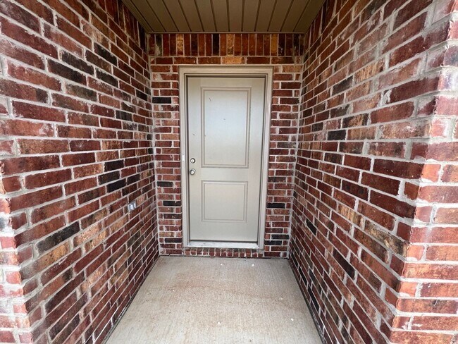 Foto del edificio - Willowbend - 2106 Kokomo Avenue