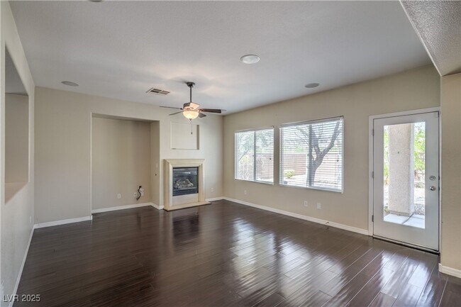 Foto del edificio - 2464 Sturrock Dr