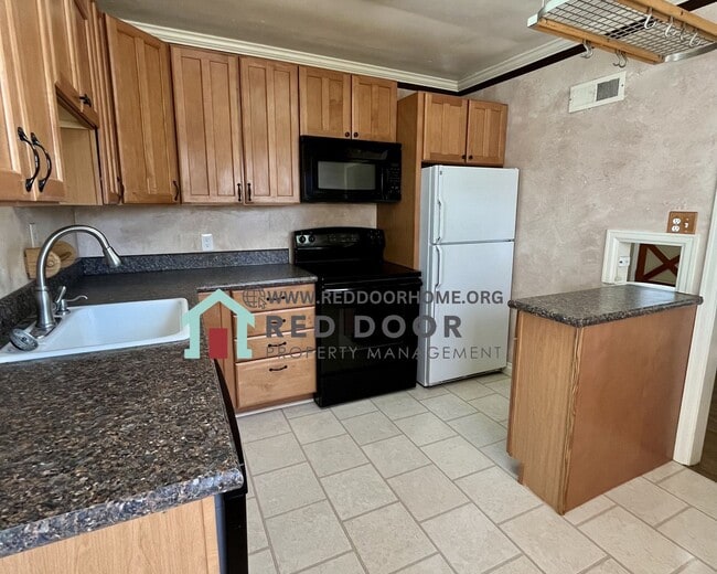 Building Photo - Charming Corner Lot with Large Backyard & ...