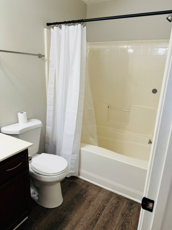 Foto del edificio - 208 Oak Grove Way