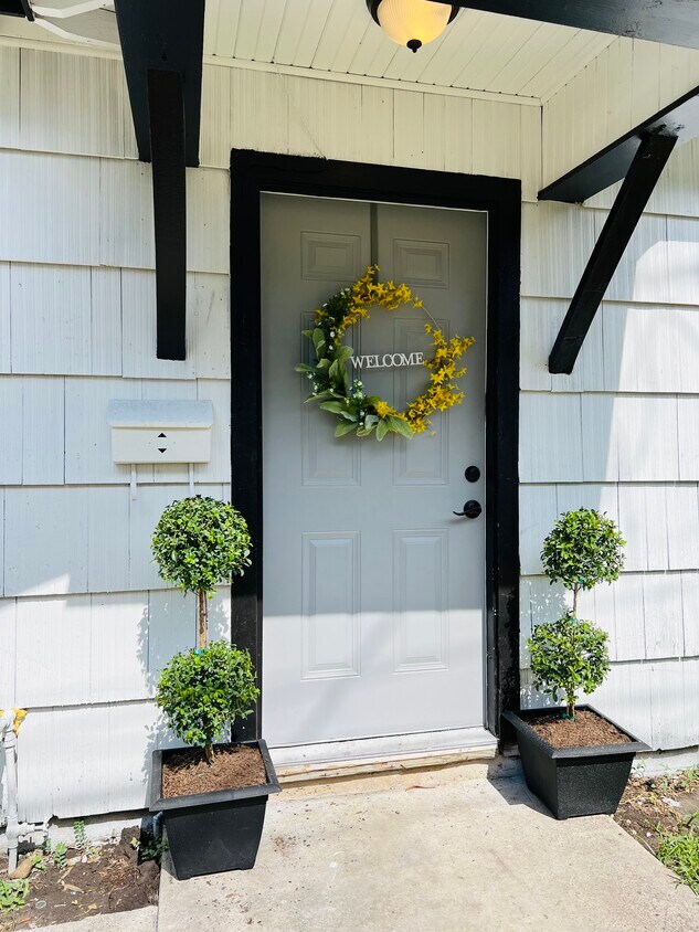 Foto principal - 2210 Detering St