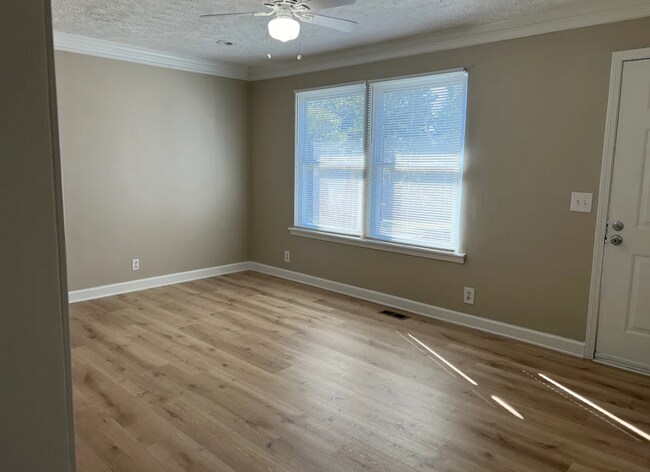 Foto del edificio - 824 Oak Leaf Dr