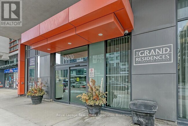 Photo du bâtiment - 4070-4070 Confederation Pkwy