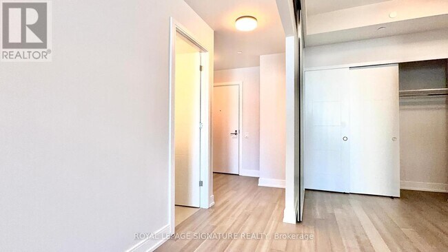 Building Photo - 664 Spadina Ave.