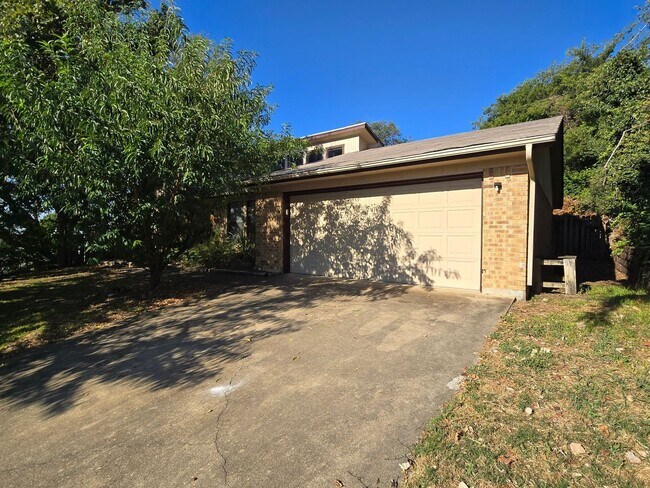 Foto del edificio - AVAILABLE NOW!