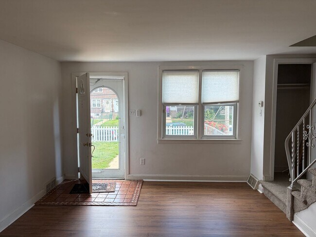 Building Photo - Well Maintained Brick Rowhome in Spring Mill Section of Clifton Heights Is Now Available for Lease
