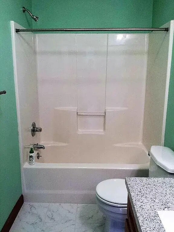 Second Full Bathroom - 20911 Pickwicke Rd