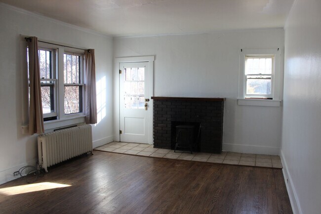 Foto del edificio - LARGE 3 bedroom in Old Broadmoor