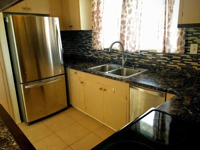 Building Photo - 426 Olomana