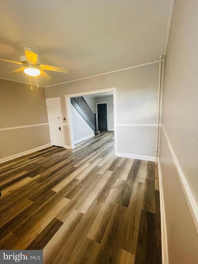 Foto del edificio - 3729 Wilkens Ave