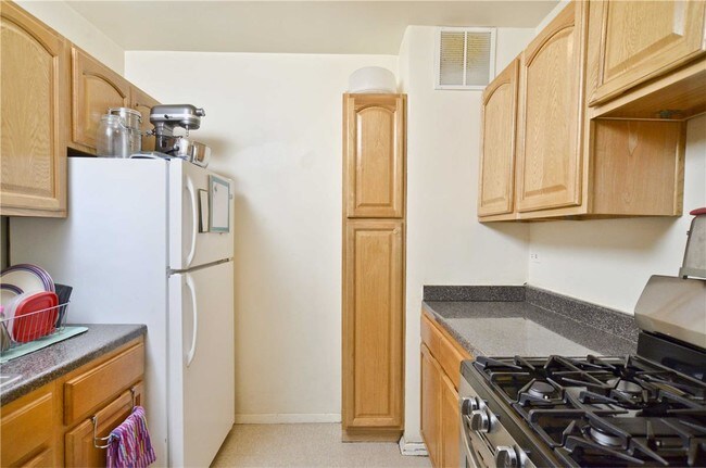 Foto del edificio - 665 Thwaites Pl