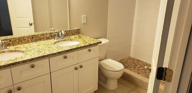 Photo - 905 Bendleton Trce Townhome