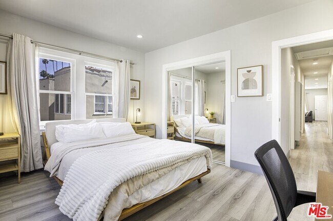 Foto del edificio - 1559 1/2 S Harvard Boulevard Unit