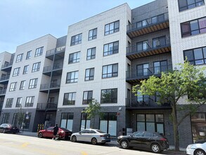 Building Photo - 2127 W Madison St