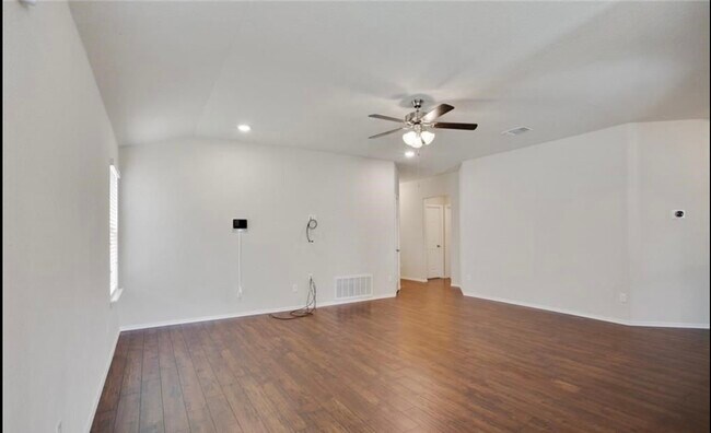 Foto del edificio - 1300 Juneberry Park Dr