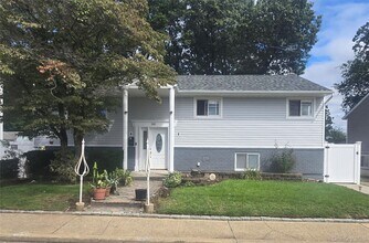 Building Photo - 581 Meacham Ave