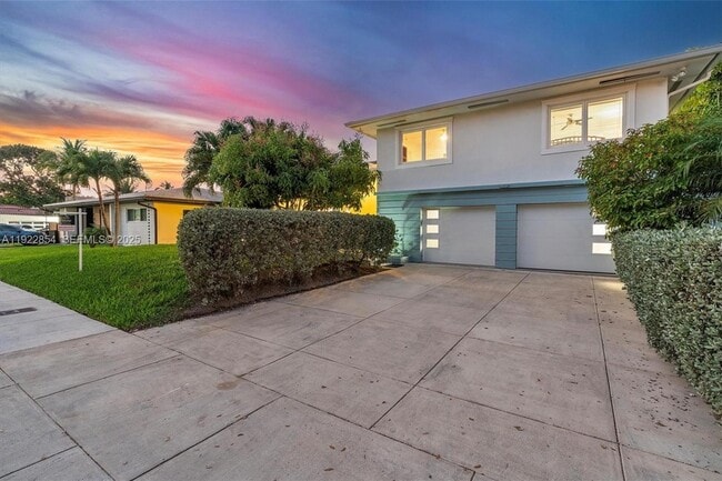 Building Photo - 1361 NE 104th St