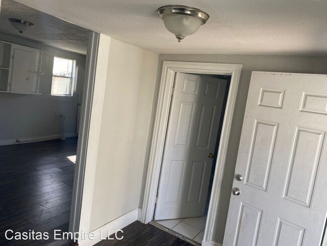 Building Photo - 1 br, 1 bath House - 7404  Navigation Blvd...