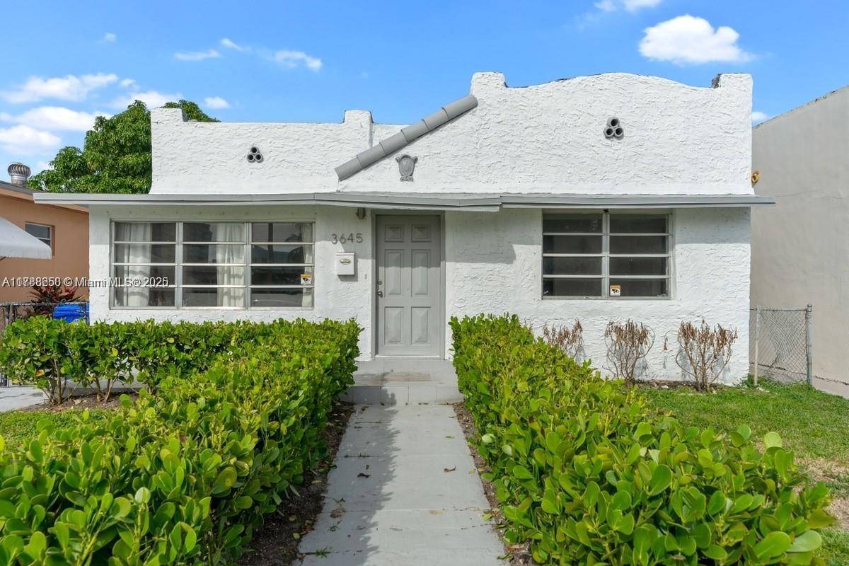 Foto principal - 3645 SW 25th Ter