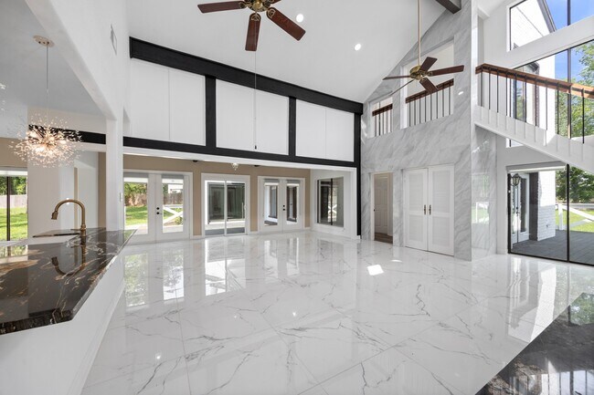 Foto del edificio - 5230 Meadow Forest Ln
