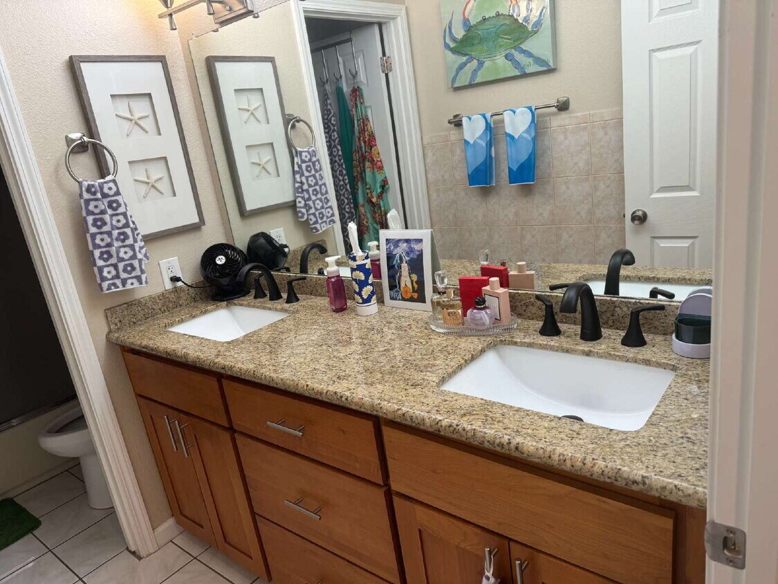 Foto del edificio - Room for rent South San Jose near Brahnam and Snell Ave.  Room has shared bathroom.  Rent is $120...