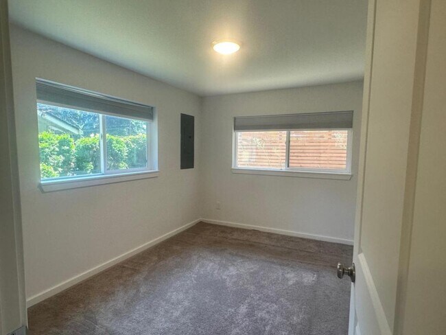 Photo - 1616 N 175th St House