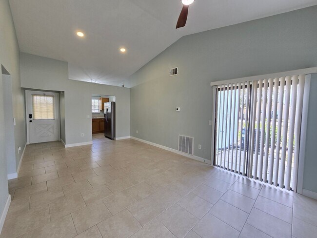 Foto del edificio - Charming 2 Bed / 1 Bath Annual Rental in Port Charlotte