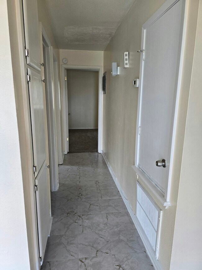 Foto del edificio - 201 Regency Ave