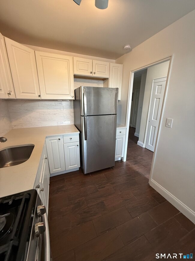 Building Photo - 91 Strawberry Hill Ave