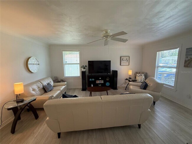 Foto del edificio - 2319 Gull Ln